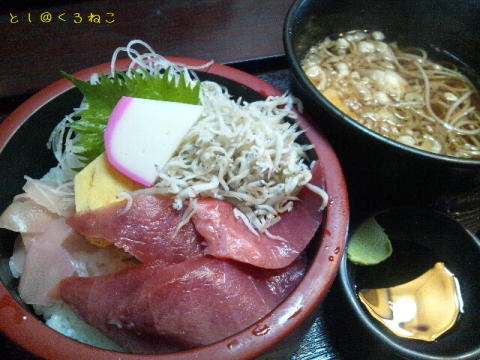 まぐろ＆シラス丼（蕎麦付き）