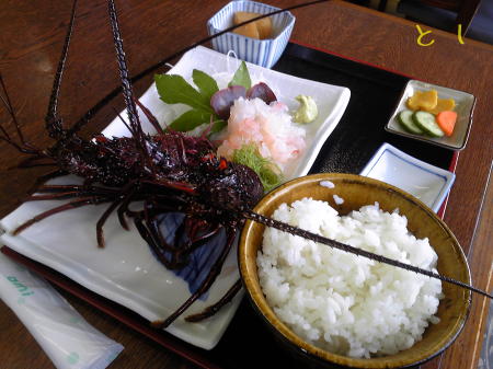 伊勢海老 ×2匹の 活き作りを定食にしてもらって食べました