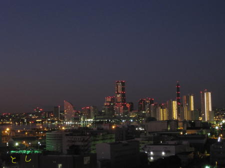 夜明け前の、横浜 みなとみらい２１