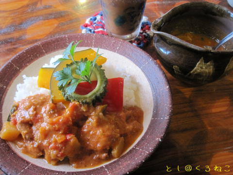 やちむんカフェ茶太郎 島のお野菜とチキンのバターカレー