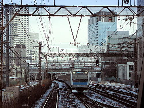 川崎駅の直前で、南行電車に遭遇