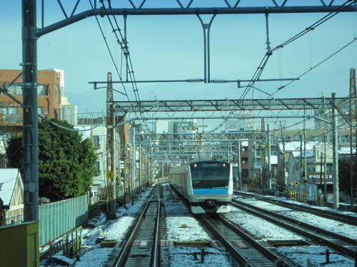 蒲田駅の直前でも、南行電車と遭遇