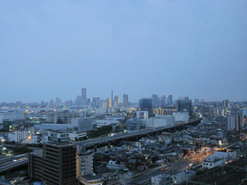 横浜港の夜明け