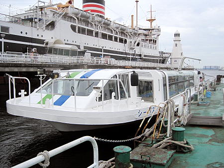 山下公園から シーバスで 横浜港クルーズしながら横浜駅へ