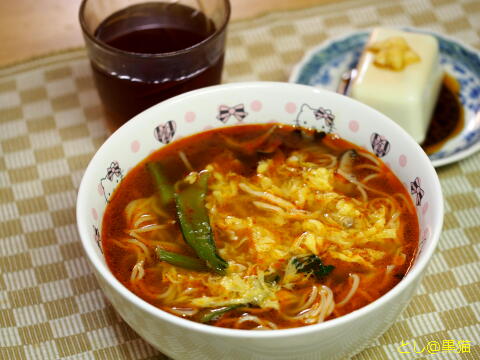 酸辣湯麺（香酢と焙煎胡麻辣油仕立て）