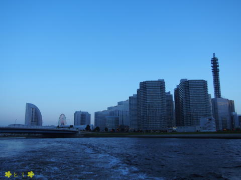 高島町の超高層マンション群