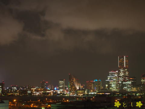 みなとみらい 21:00 明るい