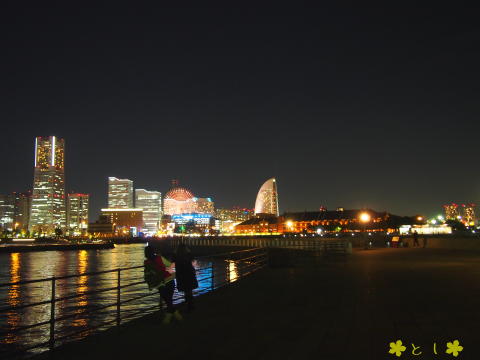 大桟橋のあたりから、みなとみらいを見たときの夜景