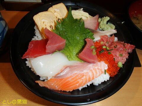 めぐみ水産で海鮮丼