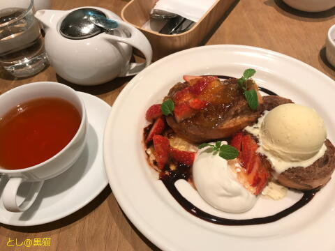 横浜タカシマヤ Cafe de CHAYA で フレンチトースト