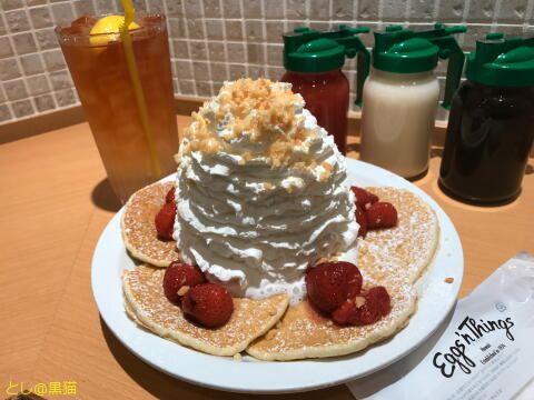 Eggs'n Things - Strawberry, whipped cream and macadamia nuts